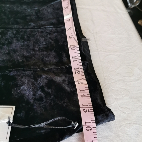 1. State Crushed Black Velvet Stirrup Pants Size L - Picture 5 of 7